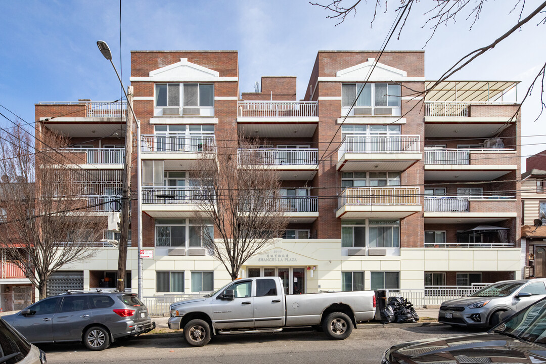 Shangri-La Plaza in Corona, NY - Building Photo