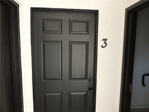 22735 Del Valle St, Unit 3 in Los Angeles, CA - Foto de edificio - Building Photo