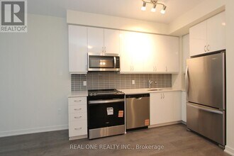 38 Annie Craig Dr in Toronto, ON - Building Photo - Building Photo
