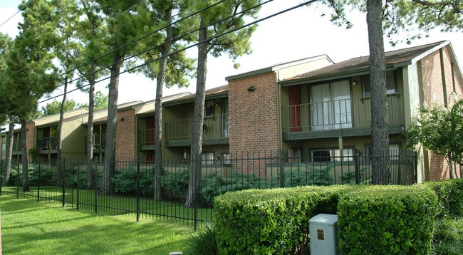 Retreat on Roslyn in Houston, TX - Building Photo - Building Photo