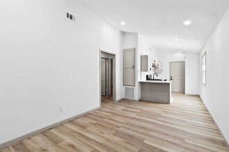 1503 Ave P in Huntsville, TX - Foto de edificio - Building Photo