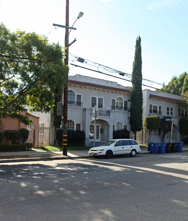 4770 Franklin Ave in Los Angeles, CA - Building Photo - Building Photo