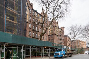 83-15 116th St in Richmond Hill, NY - Building Photo
