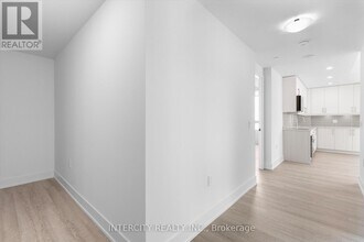2075 King Rd in King, ON - Building Photo - Building Photo