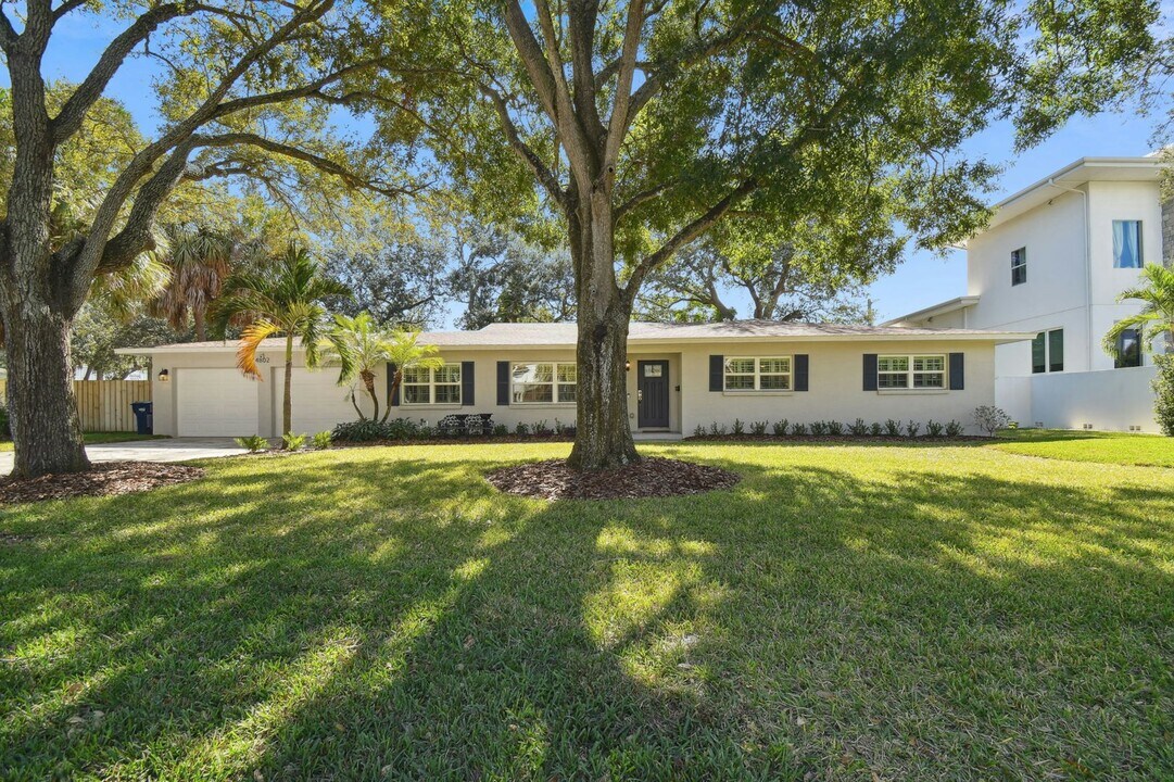 4802 W Longfellow Ave in Tampa, FL - Building Photo