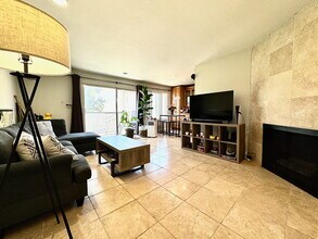 8163 Redlands St, Unit 67 in Playa Del Rey, CA - Building Photo - Building Photo
