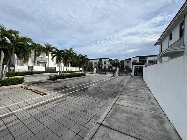 11706 SW 106th Terrace in Miami, FL - Building Photo - Building Photo