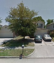 906 Oak W Dr in Houston, TX - Building Photo