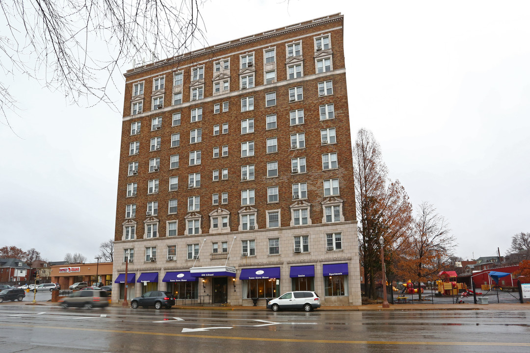 Tower Grove Manor in St. Louis, MO - Building Photo