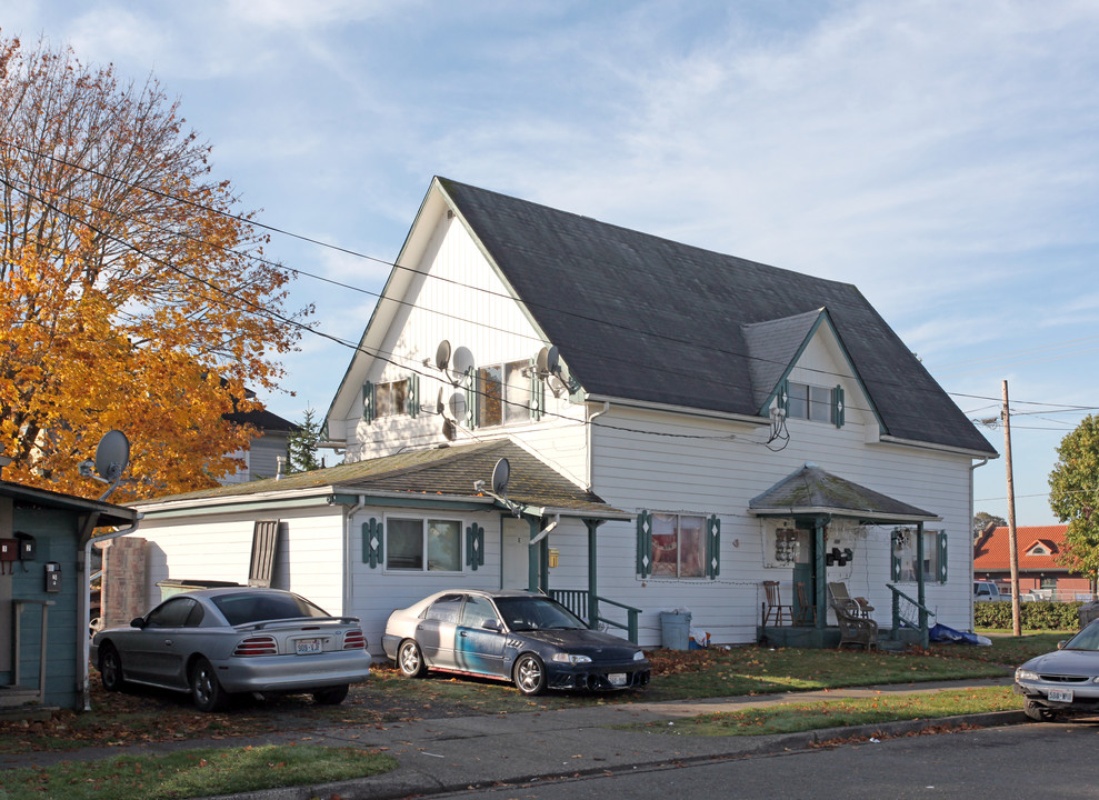 302 E Magnolia St in Centralia, WA - Building Photo