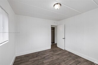 734 NW 80th St in Miami, FL - Building Photo - Building Photo