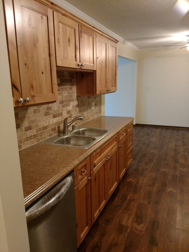 2076 Chateau Ct, Unit 210 in Grafton, WI - Building Photo - Building Photo