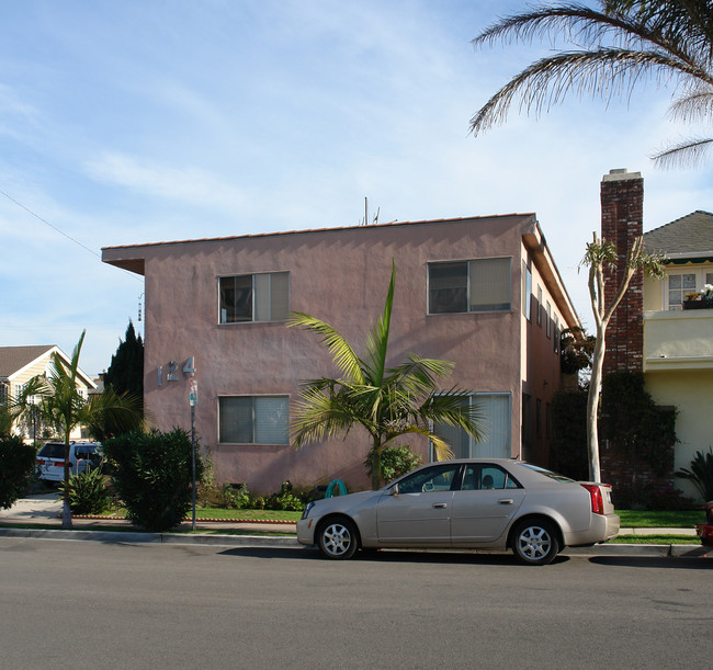 124-126 3rd St in Seal Beach, CA - Building Photo - Building Photo