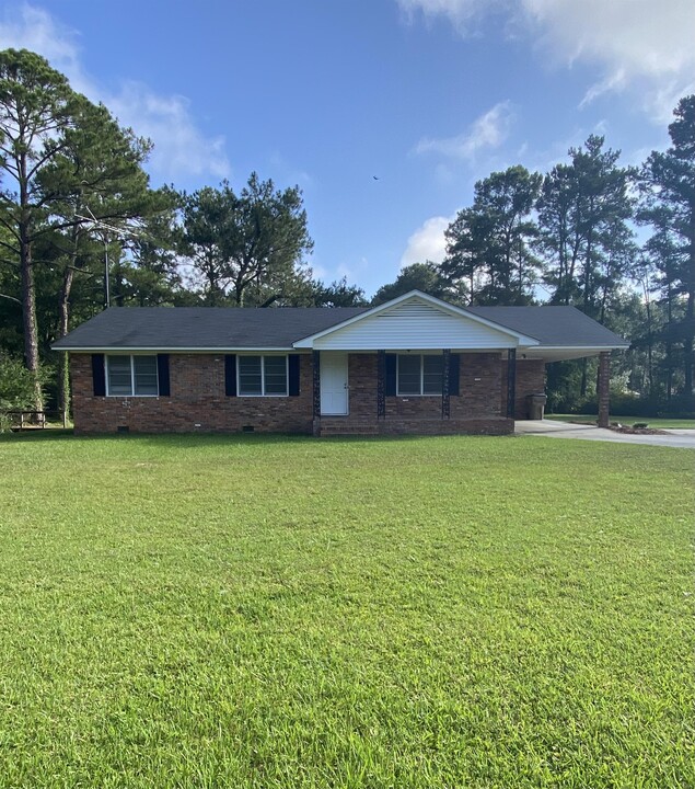 1921 US-82 in Tifton, GA - Building Photo