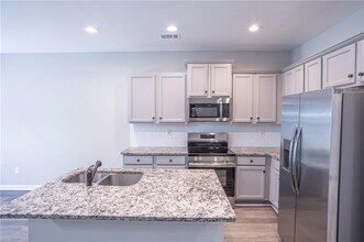 6106 Oak Bend Ct in Riverdale, GA - Building Photo - Building Photo