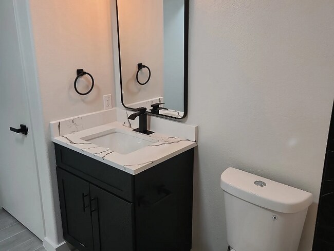 2410 Santa Rita St in Austin, TX - Building Photo - Building Photo