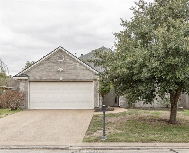 property at 3818 Dresden Ln