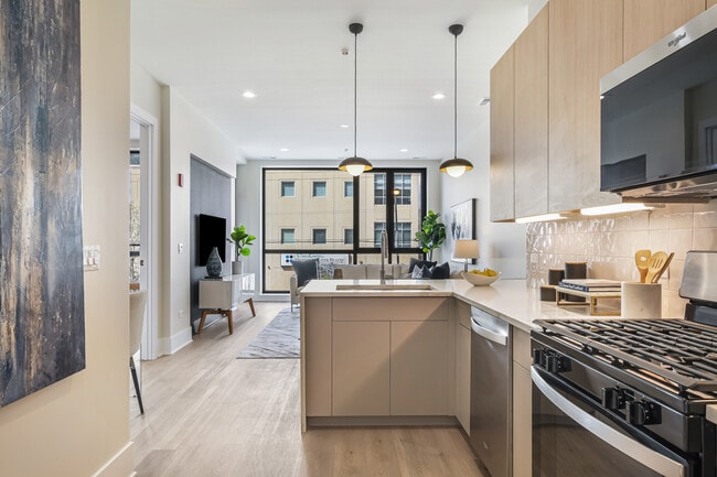 5753 N Broadway in Chicago, IL - Building Photo - Building Photo