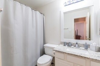 46 S Wynnoak Cir in Spring, TX - Foto de edificio - Building Photo