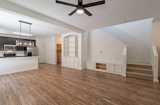 1061 S Hawk Ln in Gilbert, AZ - Building Photo - Building Photo