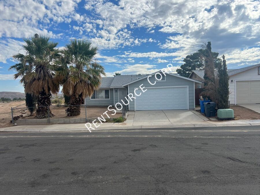 841 Chateau Way in Barstow, CA - Building Photo