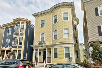 9 Bellflower St, Unit 3 in Boston, MA - Foto de edificio - Building Photo
