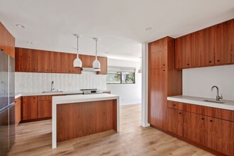 843 18th St in Santa Monica in Santa Monica, CA - Building Photo - Interior Photo