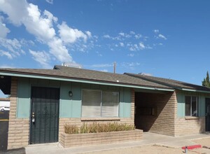 Los Amigos Apartments in Phoenix, AZ - Building Photo - Building Photo