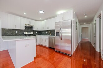 10713 220th St, Unit Queens 4 Bed 2Bath in Queens Village, NY - Foto de edificio - Building Photo