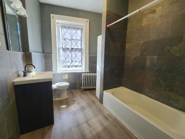 684 Summer Ave, Unit 9 in Newark, NJ - Foto de edificio - Building Photo