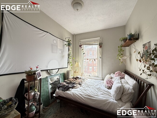 77 Easton St, Unit 2 in Boston, MA - Building Photo - Building Photo