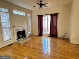 13591 Cedar Run Ln in Herndon, VA - Building Photo