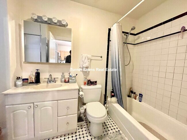 75 Gore St, Unit 1 in Cambridge, MA - Foto de edificio - Building Photo