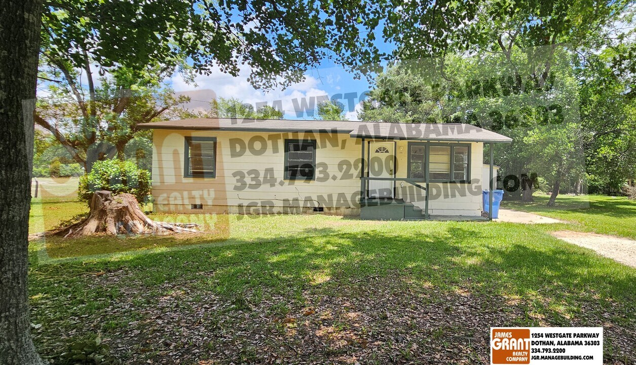 124 Emmons Dr in Dothan, AL - Building Photo