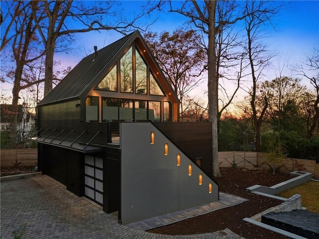 1033 Reeder Cir NE in Atlanta, GA - Building Photo - Building Photo