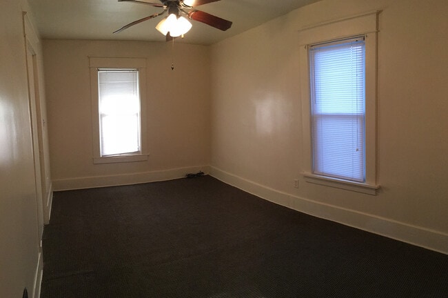 2419 Wayne St, Unit 2nd Floor in Erie, PA - Foto de edificio - Building Photo