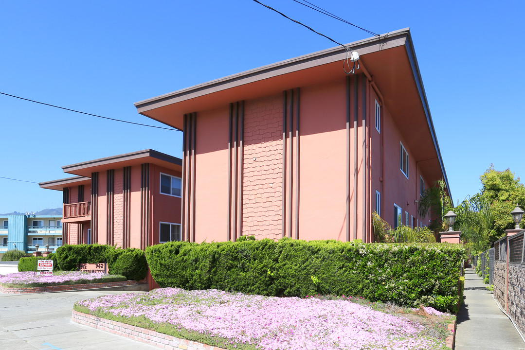 The Antoinette Apartments in South San Francisco, CA - Foto de edificio