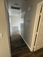 1807 Crestwood Ave in Manteca, CA - Foto de edificio - Building Photo