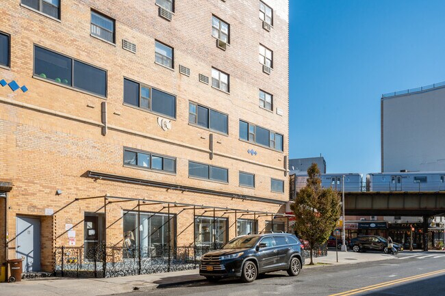3015 Newtown Ave in Astoria, NY - Building Photo - Building Photo