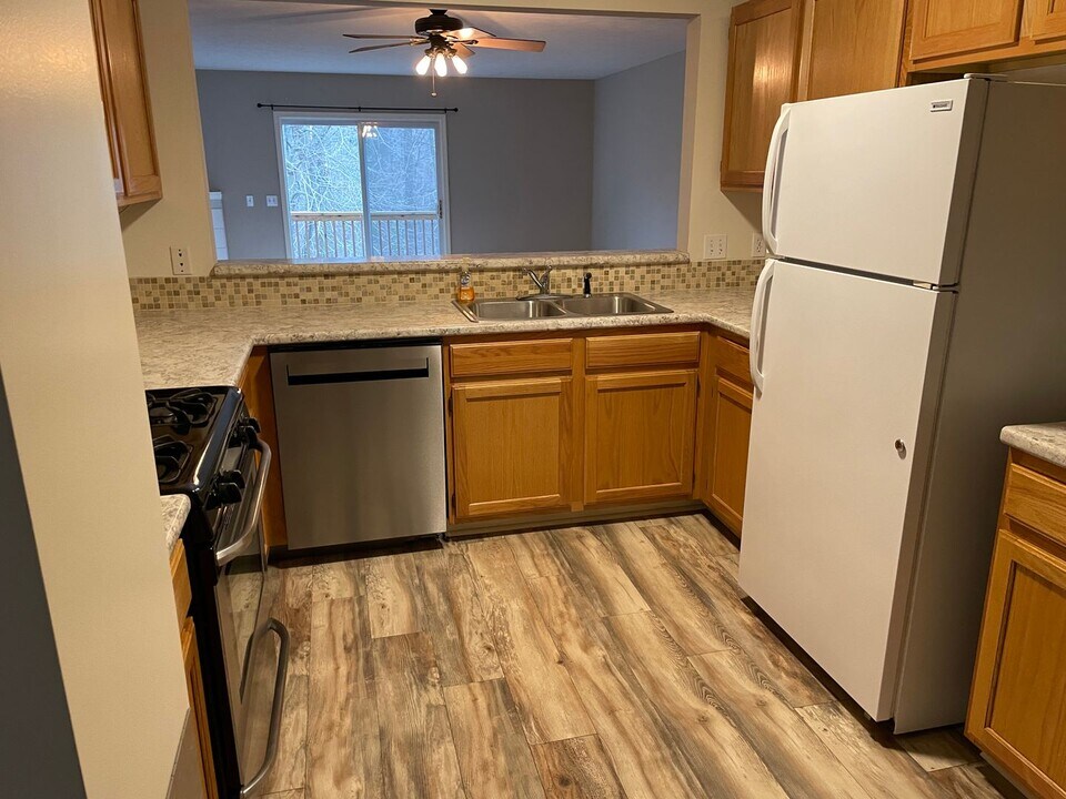 1776 Park Trail NE in Grand Rapids, MI - Foto de edificio