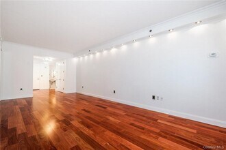 10 City Pl in White Plains, NY - Building Photo - Building Photo