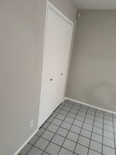 927 W Formosa Blvd in San Antonio, TX - Building Photo - Building Photo