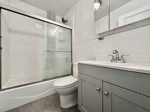 344 W 52nd St in New York, NY - Building Photo - Building Photo
