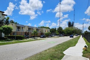 Miramar 6141 in Miramar, FL - Building Photo