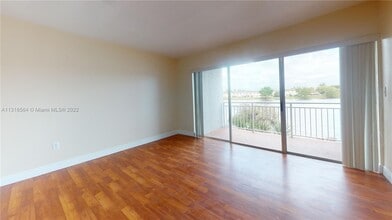 9363 Fontainebleau Blvd-Unit -H205 in Miami, FL - Building Photo - Building Photo