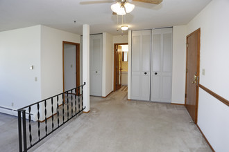 Larpenteur Manor Apartments in St. Paul, MN - Building Photo - Interior Photo