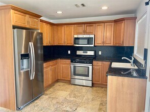 66 Sagamore Hill Dr in Port Washington, NY - Building Photo - Building Photo