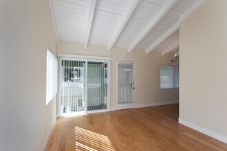 3733 Riviera Dr in San Diego, CA - Building Photo - Building Photo