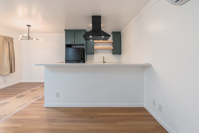 5819 Carlton Way in Los Angeles, CA - Foto de edificio - Interior Photo