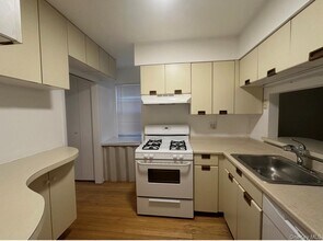 205-32 Brian Crescent in Queens, NY - Building Photo - Building Photo